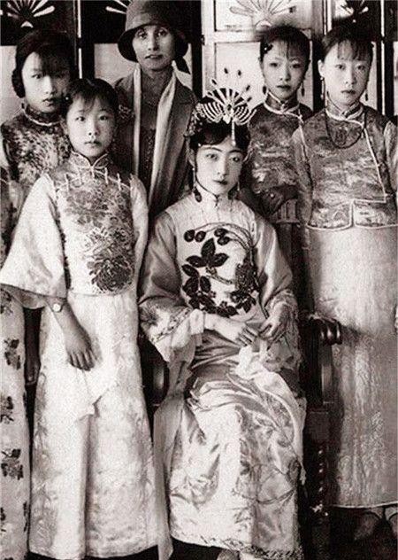 无语|“自古红颜多薄命,恹恹无语对东风”,末代皇后婉容的悲惨结局