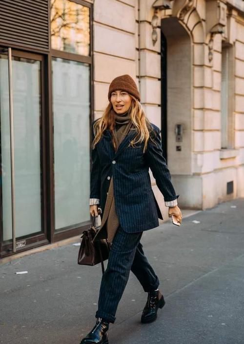 懂打扮的中年女人不显老！3种帽子的冬季搭配法，好看又不老气