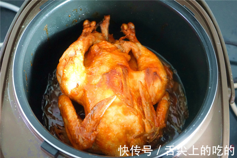 三黄鸡|电饭煲蒸鸡，顺滑可口，醇香脱骨，比烤鸡更香，上桌就被抢光