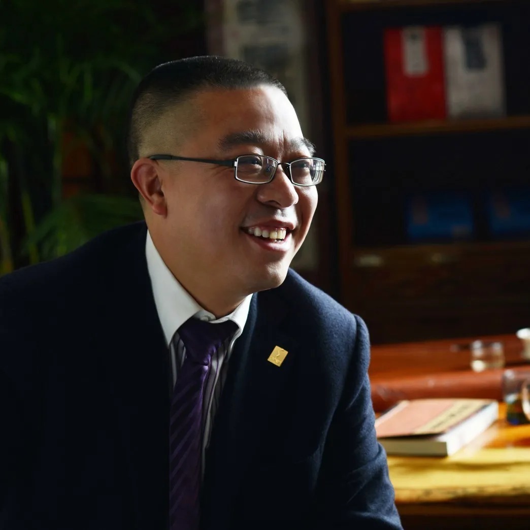 绿之韵|新年贺词|绿之韵董事长胡国安:在梦想绽放之地,我们击掌前行