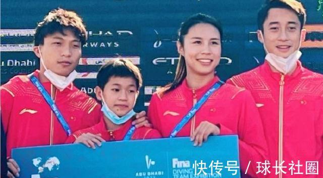 fin国际泳联主席亲自采访,让全红婵捂脸害羞,全妹谈跳海说出大实话