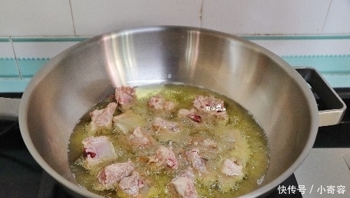 菠萝排骨要如此做,才会好吃,很多人顺序错了,当然不好吃了