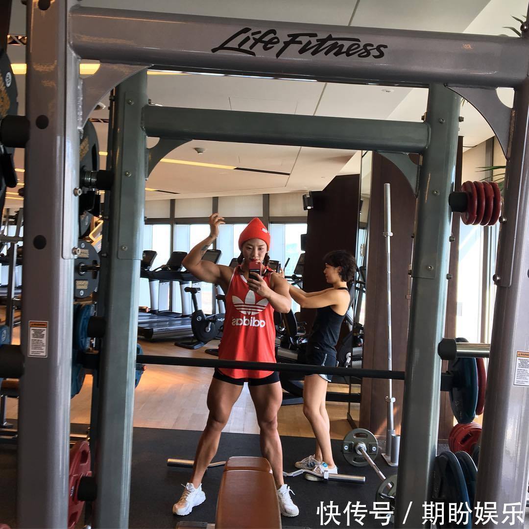 健身|韩国肌肉女,手臂肌肉不逊色任何一位男士,同时也不失女人的柔美