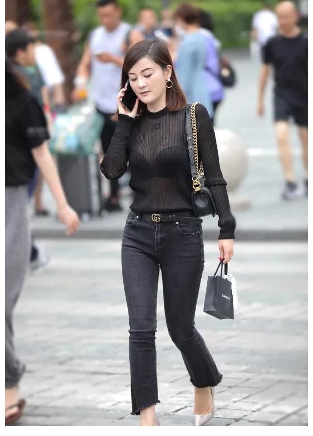 高跟凉鞋|美女一双一字带的黑色高跟凉鞋，气质时尚，又带着魅力