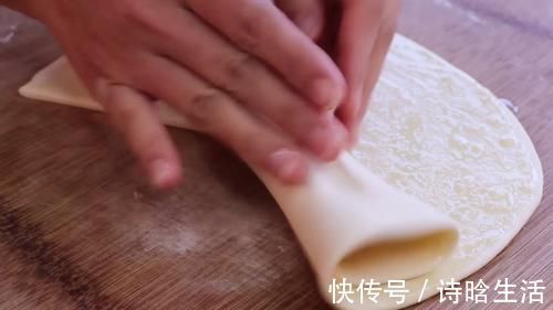 烙饼时，不要直接烙，多加这两步，饼柔软又起层，3分钟就能出锅