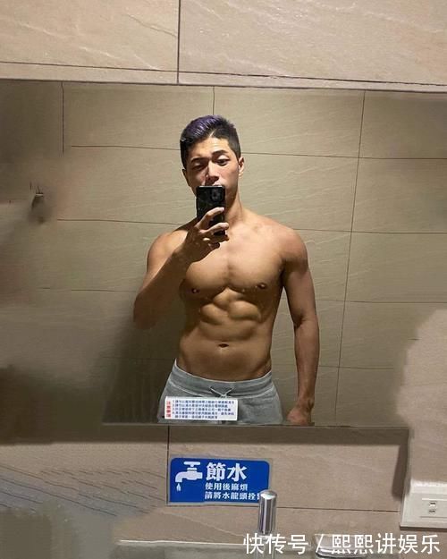 臂肌|痞帅纹身男的肌肉真扎实，胸肌、腹肌、臂肌好精壮，人鱼线很性感