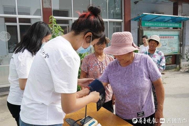 大学生|公益暑期｜承红色精神，追医路光芒，大学生志愿者奉献青春力量