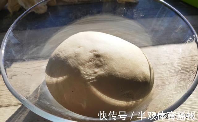 皮薄|韭菜盒子的新做法，比蒸包子简单，皮薄馅多，外皮柔软不硬，好吃