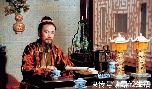 曹雪芹|贾政做错了四件事,导致贾家被抄家,曹雪芹用四个字评价他