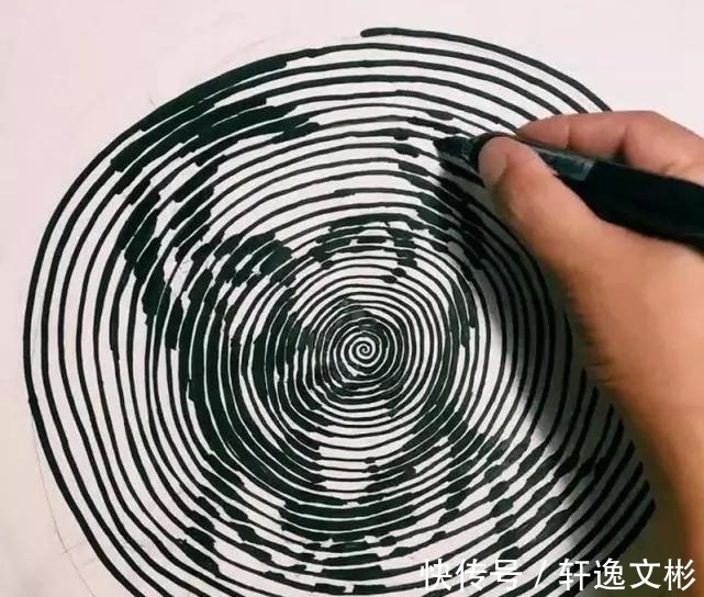 记号!美术生用记号笔作画,蚊香圈“盘”出画像,看到最后彻底跪服!