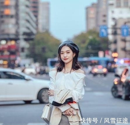 肤白|街拍:肤白貌美身材好的小姐姐,一袭白色蕾丝吊带裙尽显温柔妩媚