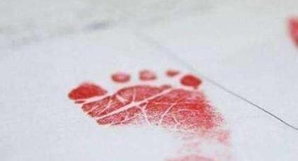 宝宝出生,医院为什么要留脚印医生没告知,但家长们必须要知道