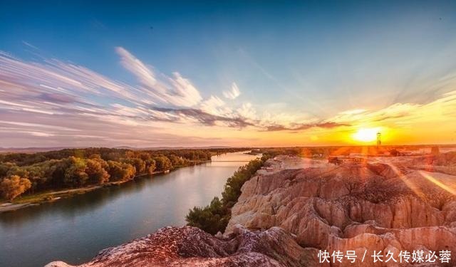 中年|新疆重新开放,国内秋季颜值巅峰全在这条线上,国庆自驾正合适!