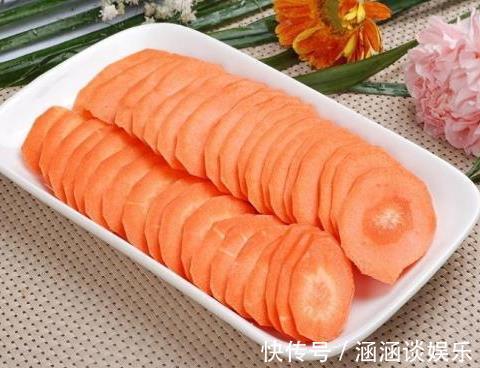 维生素胡萝卜和这种食物在一起,吃了的人面色红润,体内的脏东西不见了