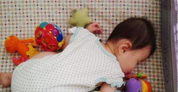宝宝|宝宝不同的睡姿暗示着不同的性格?若是第四种,家长需要给予重视