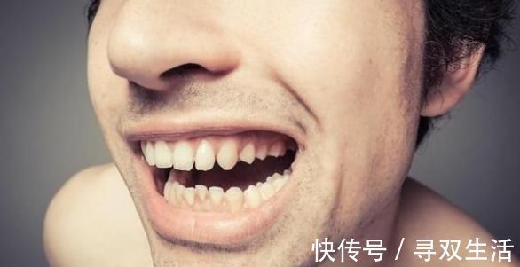 刷牙|牙膏沾了水再刷，但还是一口黄牙，改正3点，和口臭永不相见