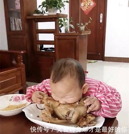 宝宝|宝宝饿了,宝妈却没在卧室看到宝宝,走到客厅笑弯了