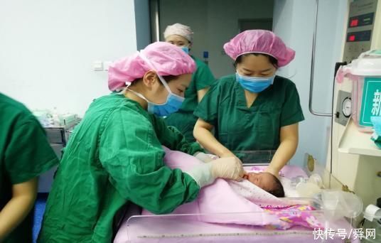 咖啡|为什么宝宝一出世会先被护理抱走10分钟?3个“生孩子冷知识”了解一下