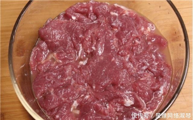 牛肉|牛肉无论怎么做,千万别再放盐与料酒了!教你两招,肉质嫩滑鲜香