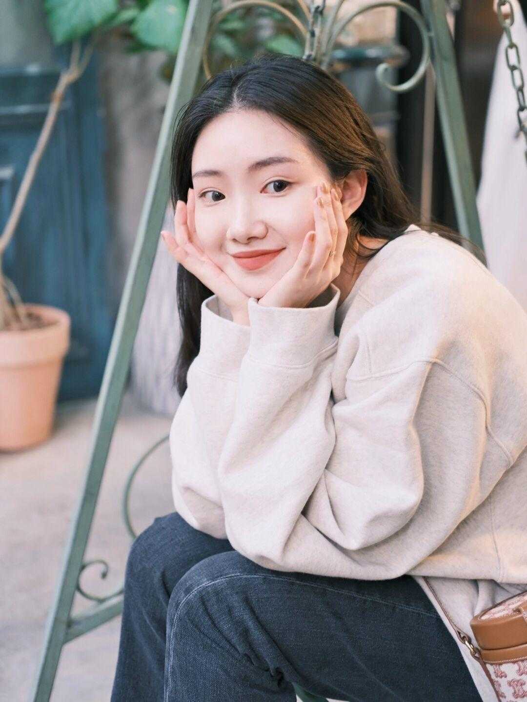 针织开衫 新年怎么穿才能个性又时髦?看看这几套穿搭,精致洋气还讨喜