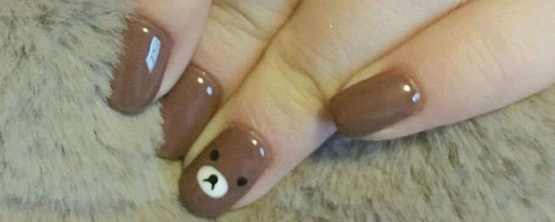 美甲翘边什么原因