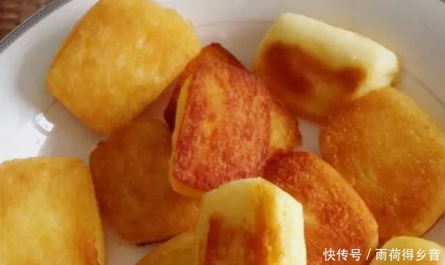 炸馒头片，别裹鸡蛋液了，教你1招技巧，馒头片外酥里嫩，不吸油！