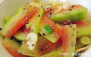 母猪|俗话“男怕柿子女怕梨,母猪最怕西瓜皮”,有什么含义?