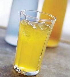 早起的第一杯水：蜂蜜水、淡盐水等应该如何选择？一文看懂