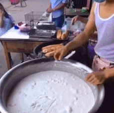 |搞笑GIF:我问女神爱不爱我 结果她发过来一张图