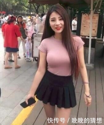 时尚|街拍美女:青春时尚的紧身牛仔裤小姐姐,点缀青春的美好!