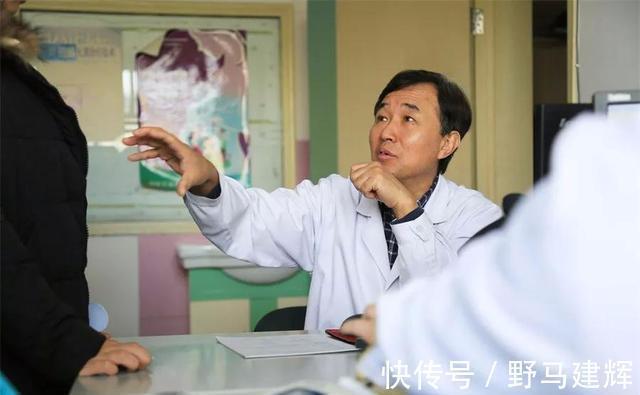 母亲|经常抱的宝宝,和经常躺的宝宝哪个更健康?医生直言:差距很明显