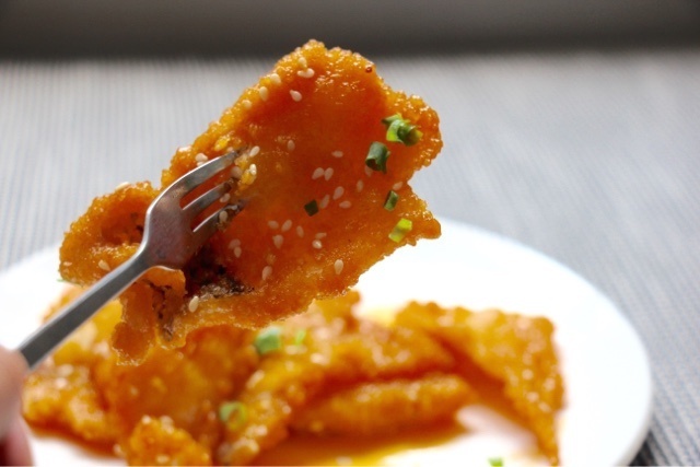 鱼肉不要红烧了,试试新做法,酸甜酥脆味道赞,做一盘都不够吃