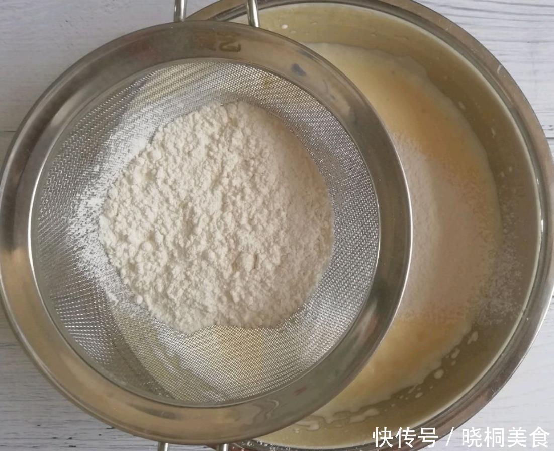 简单3步教你做老式鸡蛋糕,蛋清蛋黄不用分离,做法超简单