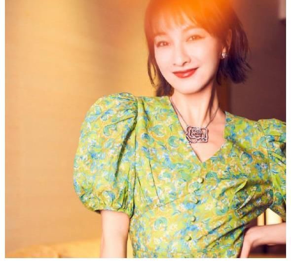 何炅|吴昕在快本自卑是必然的！剪短发引领导不满，何炅知道真相替她委屈