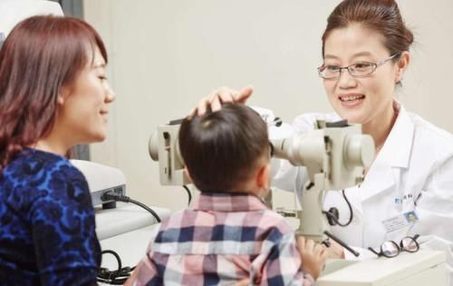 手机|5岁男童长期玩手机,黑眼珠逐渐“消失”,医生很难恢复