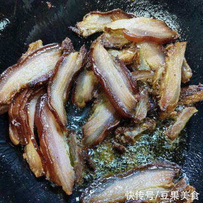 腊肉炒蒜苗比补药营养，却不要钱