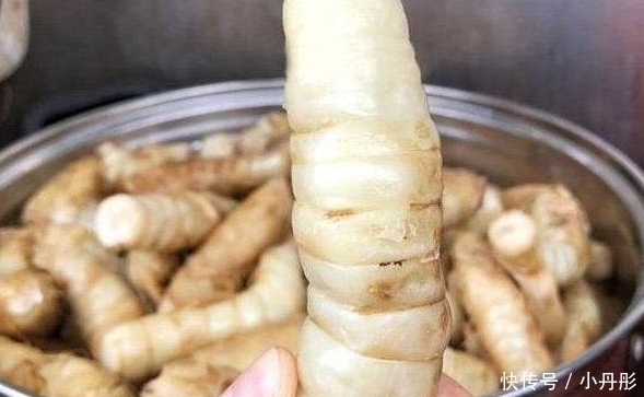 70岁大爷路边卖“稀罕”小吃,很多人没有吃过,尝过后抢着买!