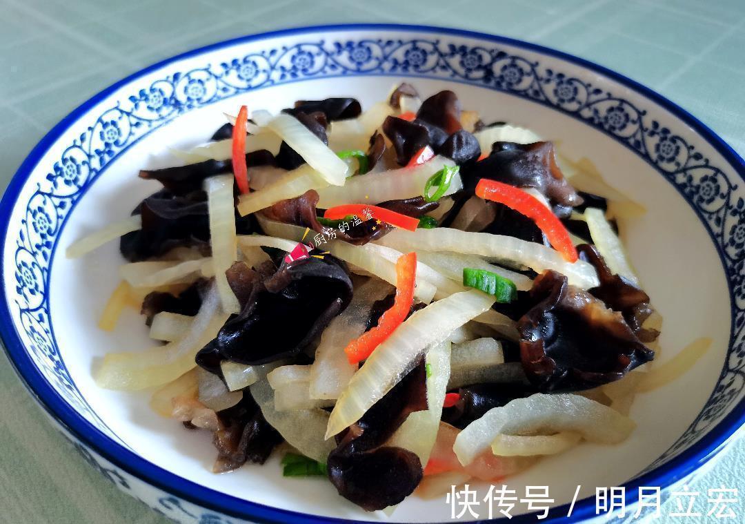 排骨|一家三口的午餐真馋人,用心做的排骨孩子连吃三块,并大赞太香了