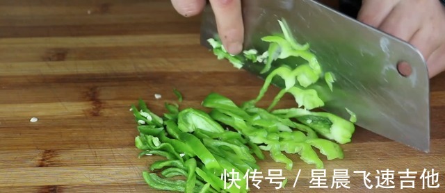 好吃|1个土豆1个胡萝卜,我家一周做5次,做法简单,还特别好吃!