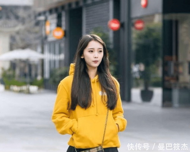 2021最流行这样穿,卫衣+阔腿裤,搭什么鞋子都好看