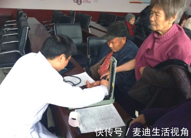体检|七旬大爷社区体检,查出高血压,医生:“6个因素”是血压升高的“元凶”