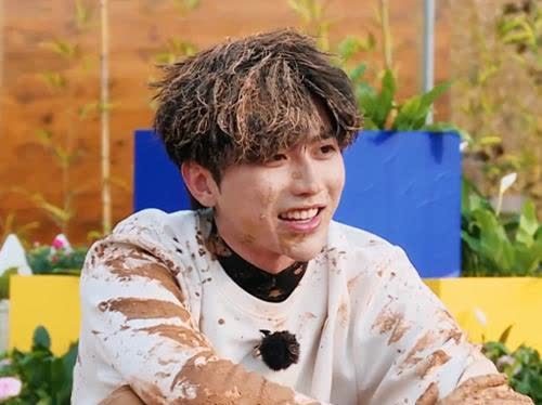 顶级流量 《向往的生活》由张艺兴掏鸡蛋,论爱豆的出圈之道,需要自我突破