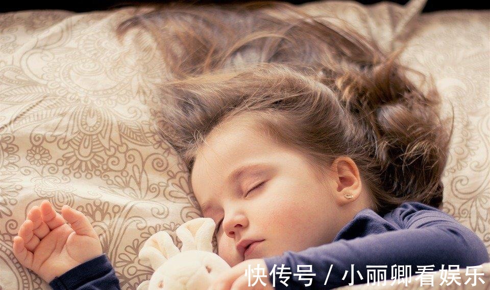 排尿|宝宝总尿床不是小事,超过这个年纪还尿床,家长可要保持警惕