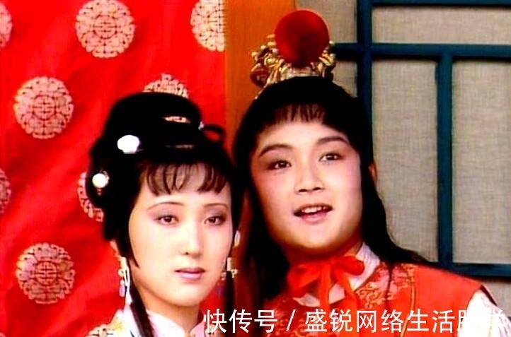 贾宝玉|贾宝玉受梦中仙子启发, 醒后和袭人试了第一次, 这背后却有个破绽