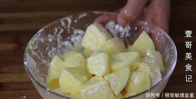 苹果|苹果别直接吃了,淋入2个鸡蛋液,比吃肉还香,出锅瞬间就扫光!