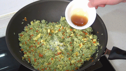 米饭这样做才好吃，颜色翠绿有食欲，粒粒分明，孩子能吃一大碗