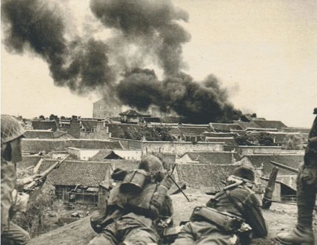 轰炸|此人身中16枪，牺牲后蒋介石痛哭流涕，日军为他停止轰炸一天