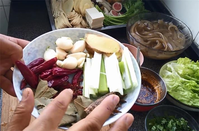 油泼辣子|想吃麻辣烫菜不用出去买,手把手教你做出来,不用任何火锅底料