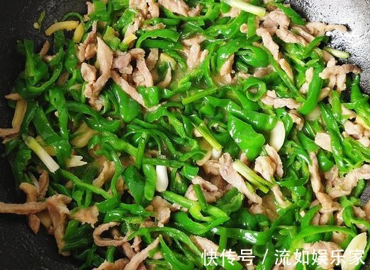 青椒炒肉，先炒青椒还是先炒肉很多人第一步做错了，难怪不好吃