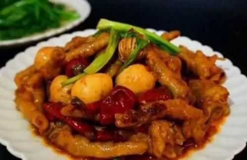  美食优选：暖身羊肉锅，糖醋排骨，洋葱炒肥牛，香辣鸡爪鹌鹑蛋的做法